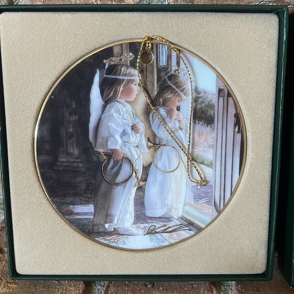 The Hadley Collection 1997 "Little Angels" by Steve Hanks Porcelain Ornament - Picture 2 of 5
